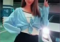 车库停车小姐姐跳舞视频,动感舞姿点燃停车时光